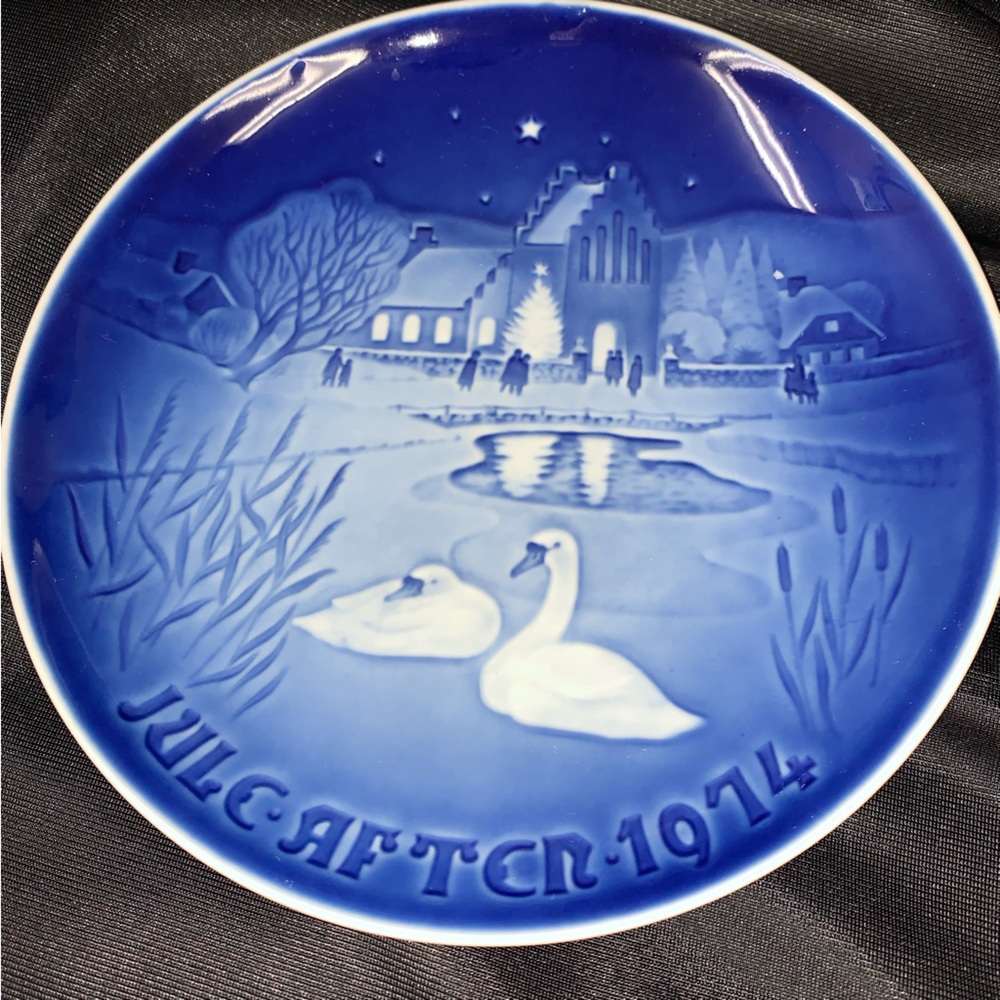 1974 Royal Copenhagen B&G (Bing & Grondahl) Denmark
Jule After Plate